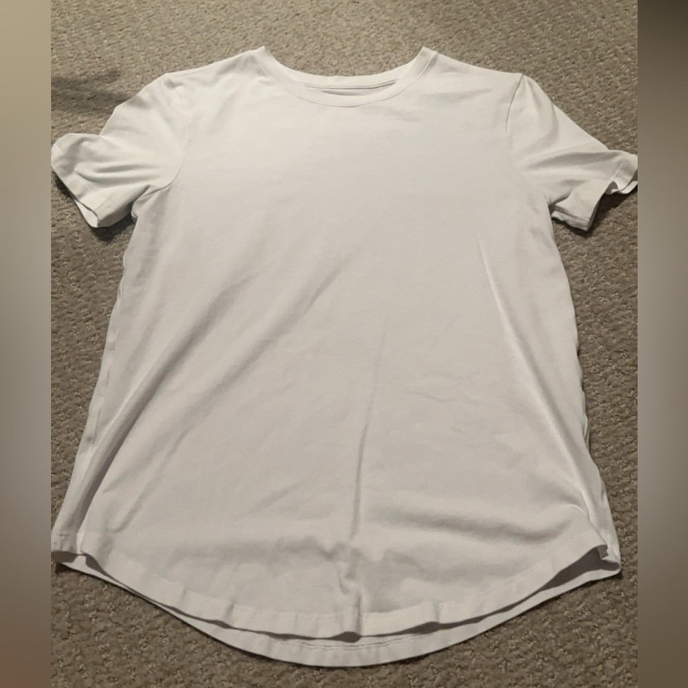 White lululemon shortsleeved t-shirt/size: 0